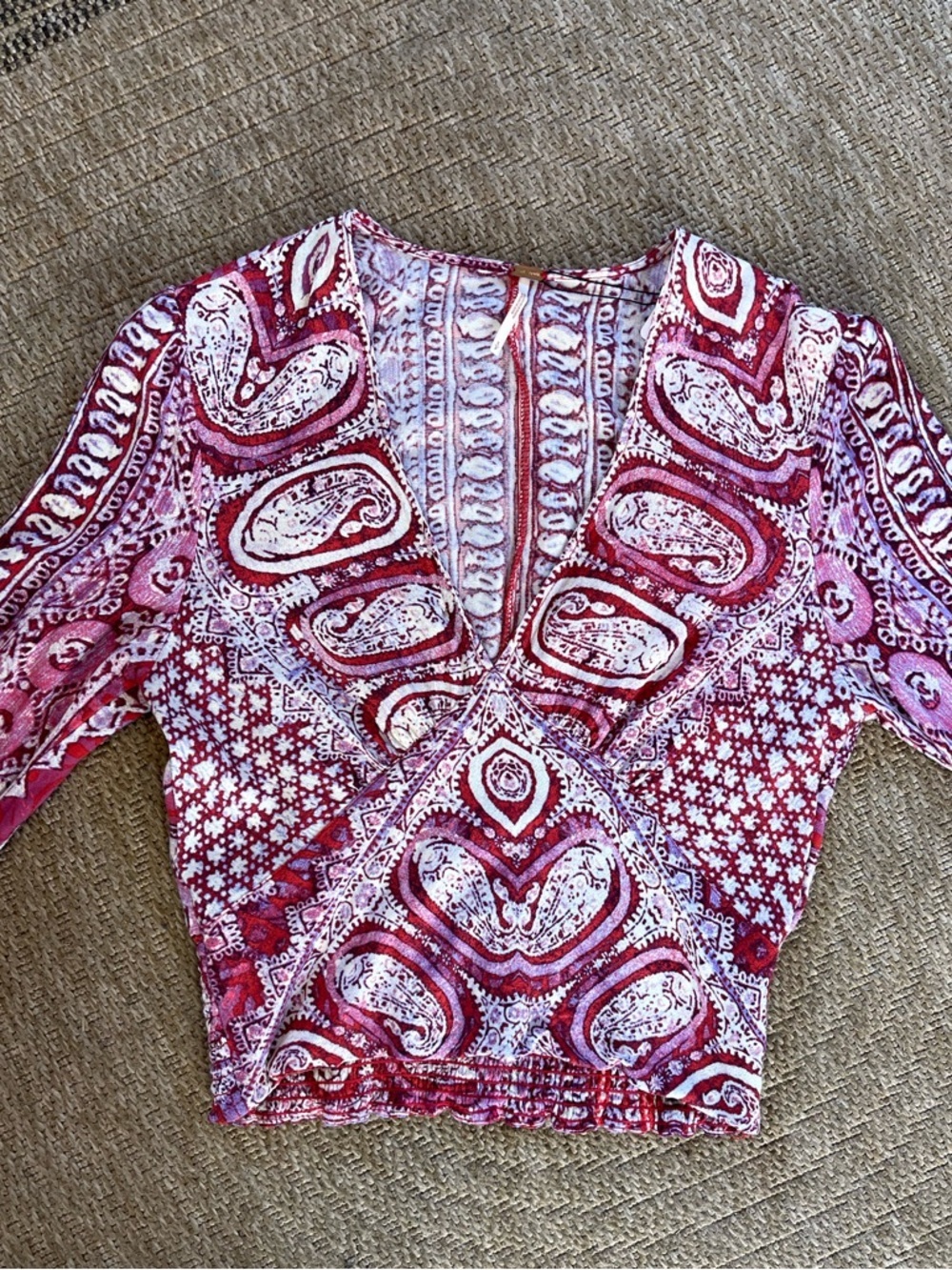 Free People Wild & Free Paisley Crop Top deep V-neck & long sleeves magenta - Picture 7 of 12
